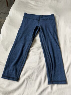 Women’s navy Blue Active Capri Leggings